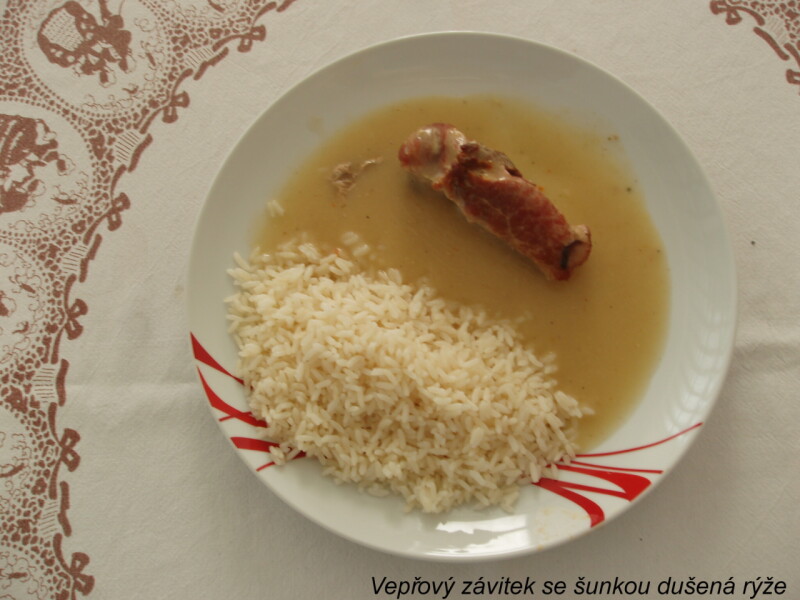 Vepřový závitek se šunkou dušená rýže